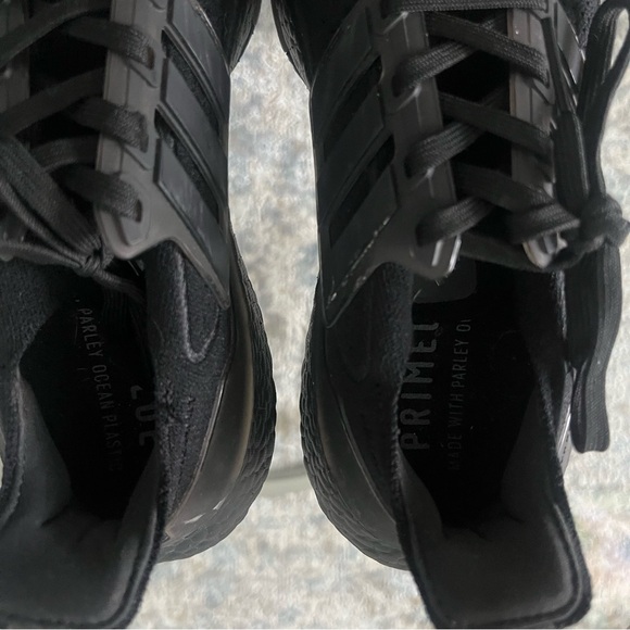 ADIDAS UltraBoost 21 running shoe. Size 7.5 worn once - Picture 7 of 15